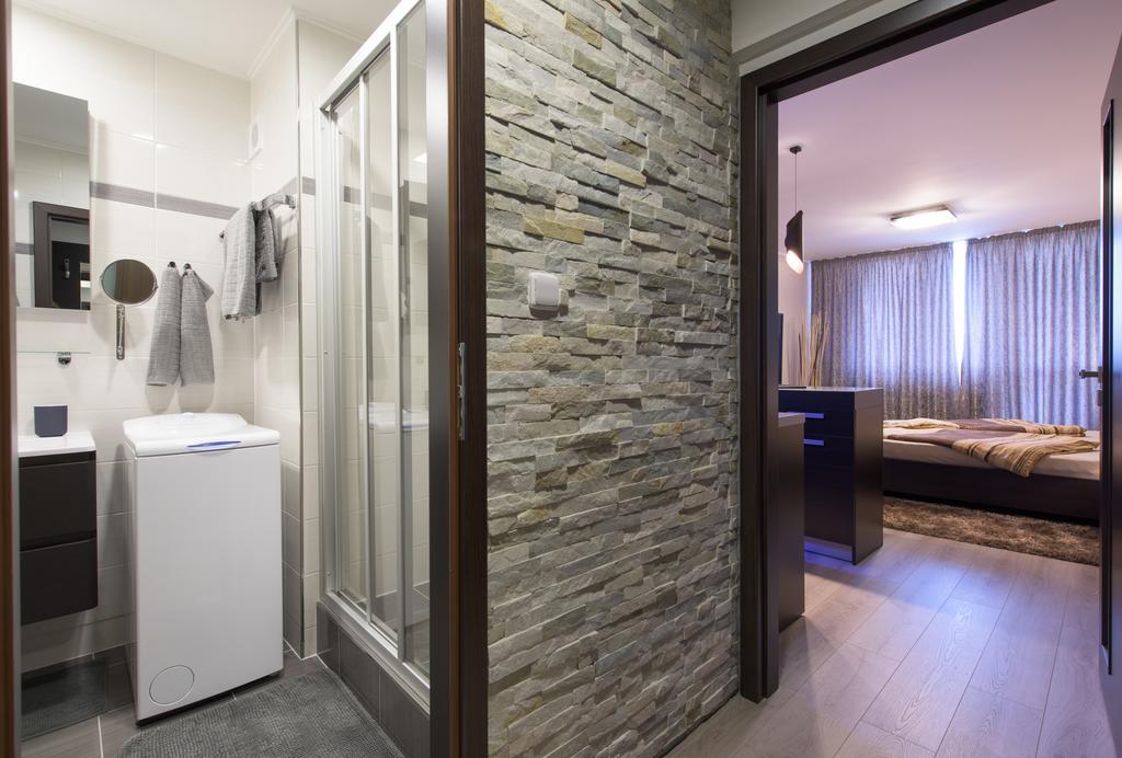 Luxury Apartment *